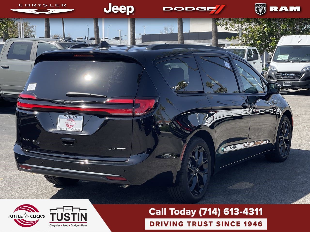 New 2026 Diamond Black Crystal Pearl-Coat Exterior Paint Chrysler Limited image 6