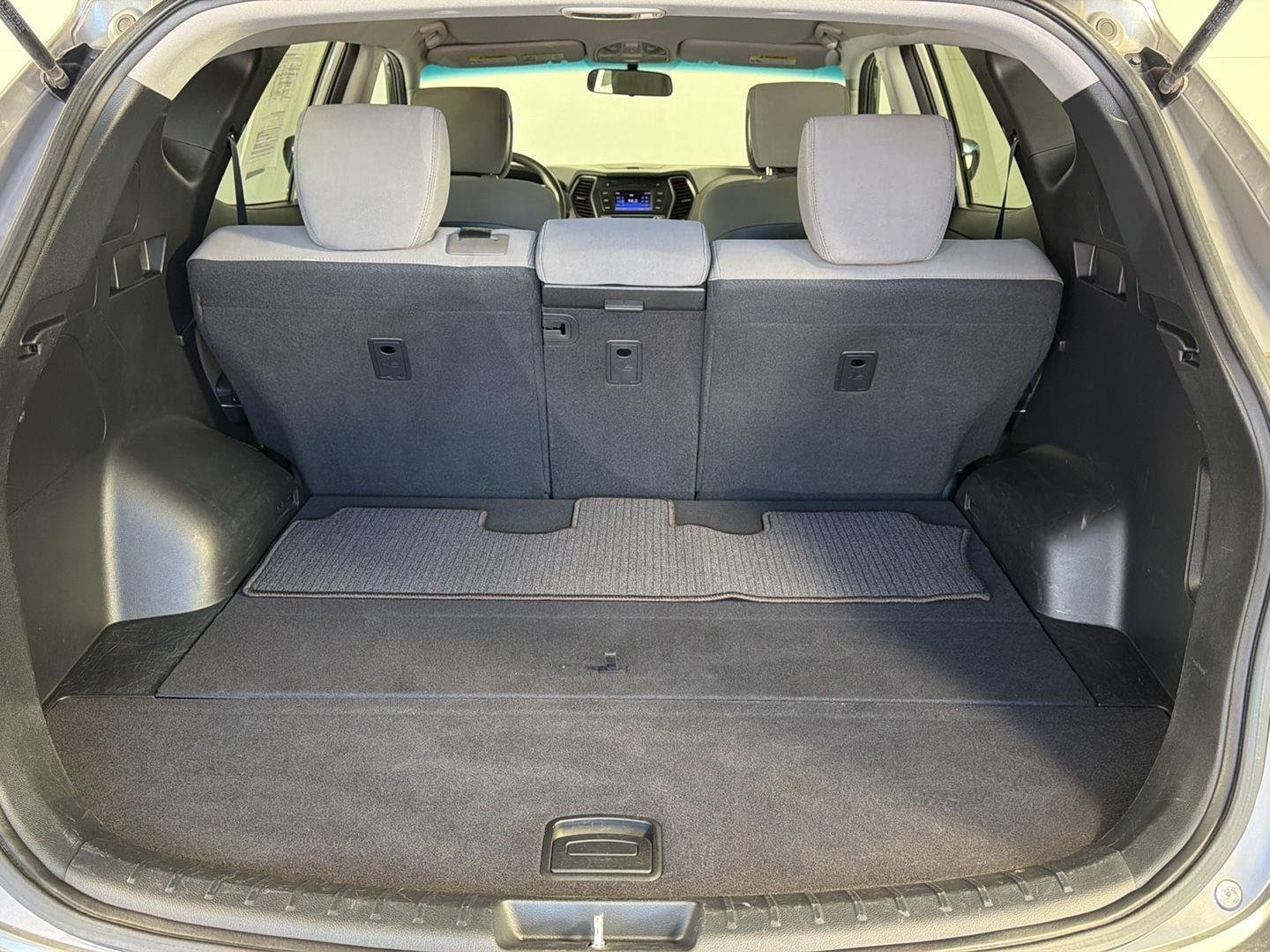 Used 2018 Mineral Gray Hyundai 2.4L image 9