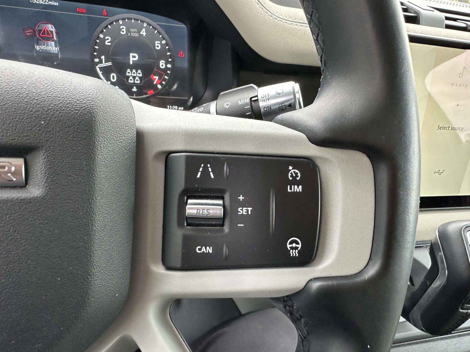 Used 2022  Land Rover SE image 32