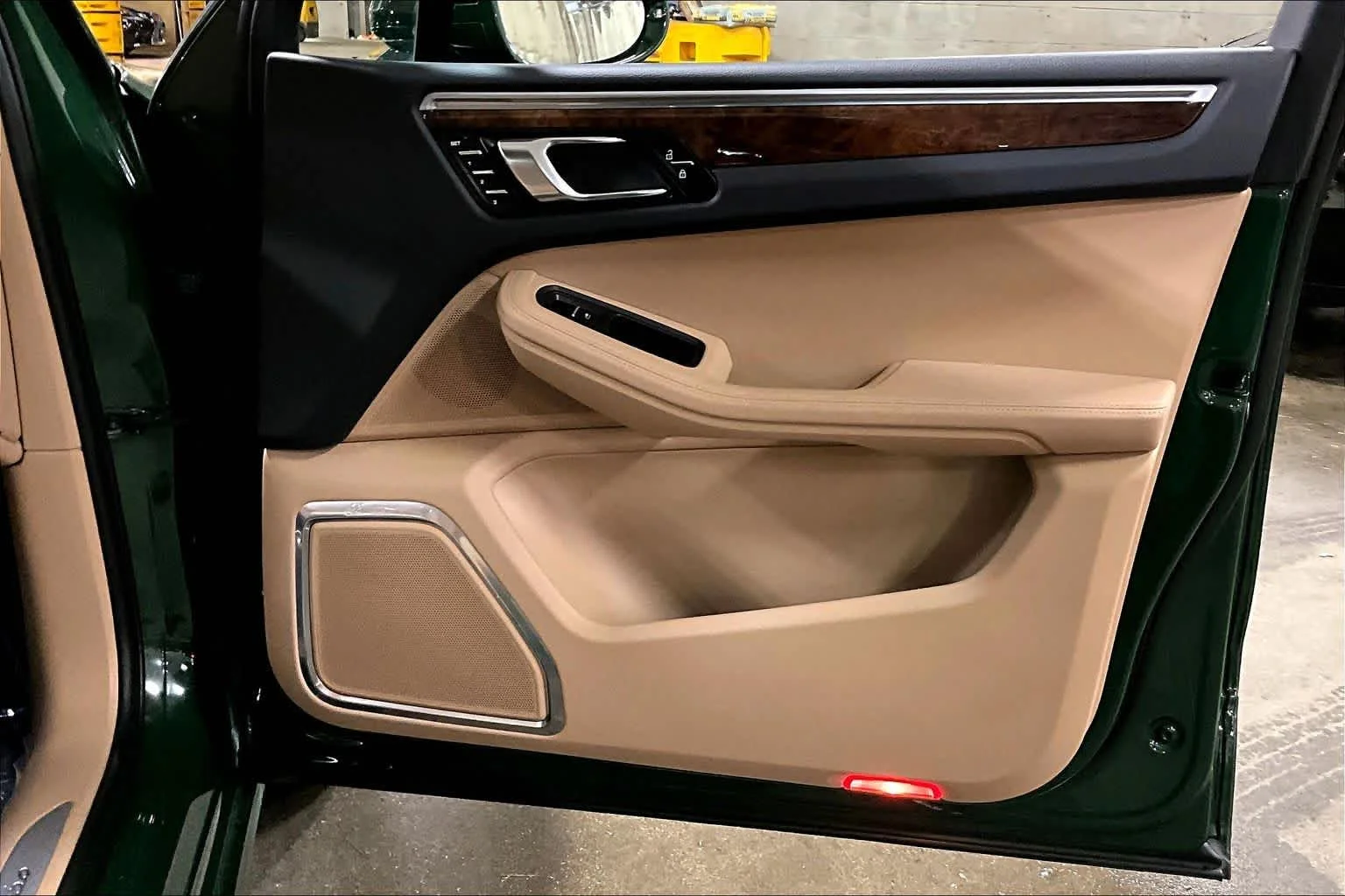 Used 2020 Mamba Green Metallic Porsche Turbo image 23