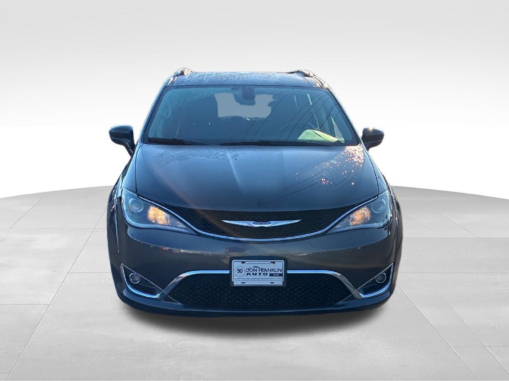Used 2019 Gray Chrysler Touring L image 8