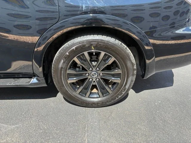 Used 2019 Super Black Nissan Platinum image 17