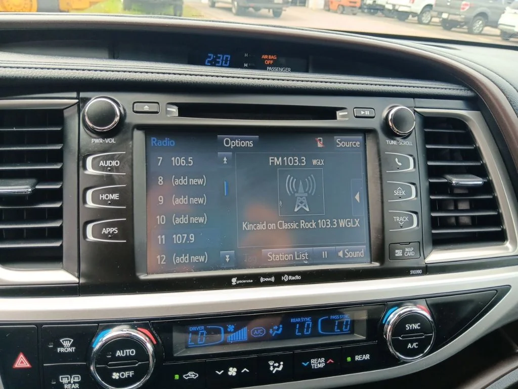 Used 2019 Midnight Black Metallic Toyota XLE image 22