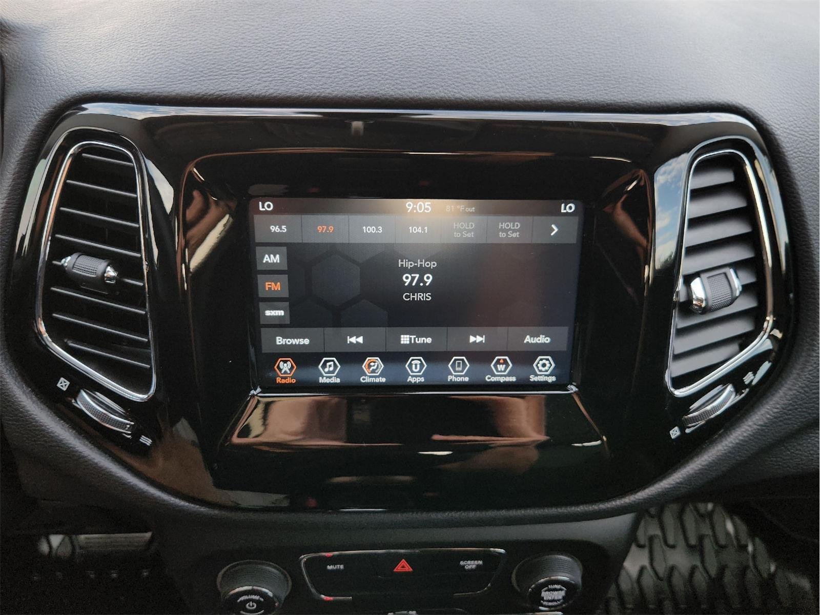 2020 Jeep Compass photo 16 of 33