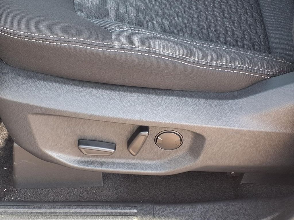 New 2026 Carbonized Gray Metallic Ford XLT image 14