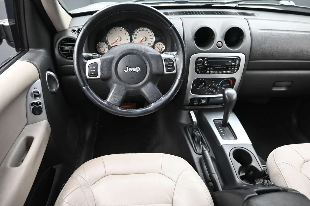 Used 2002 Silver Jeep Limited image 14