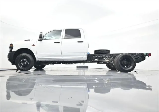 New 2026 Bright White Clear-Coat Exterior Paint RAM TRADESMAN image 38
