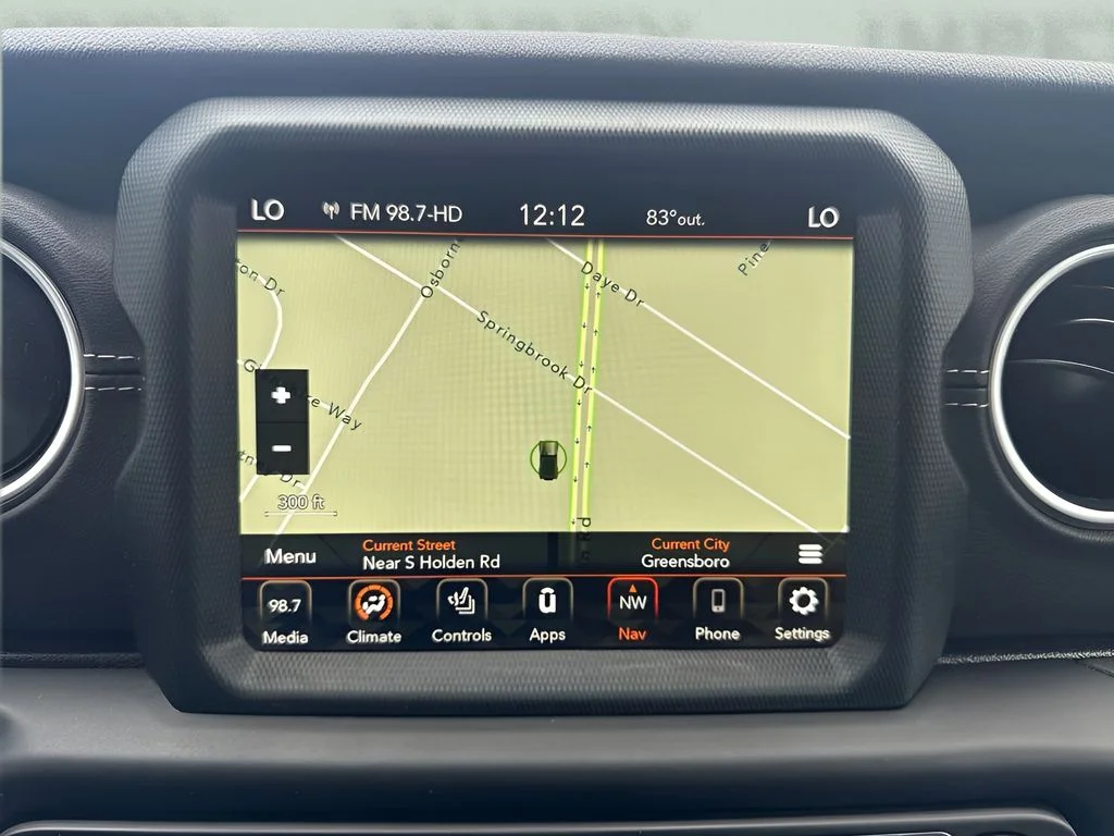 Used 2022 White Jeep Unlimited Sahara image 16