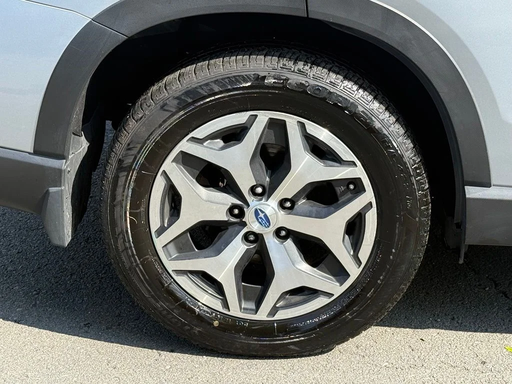 Used 2021 Ice Silver Metallic Subaru Premium image 7