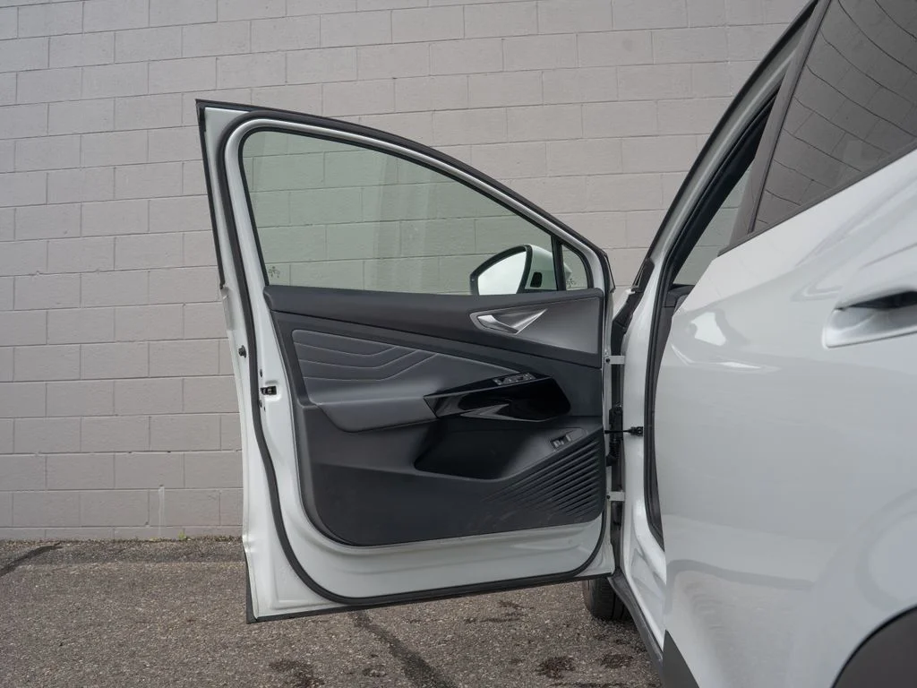 Used 2023 White Volkswagen Pro S image 15