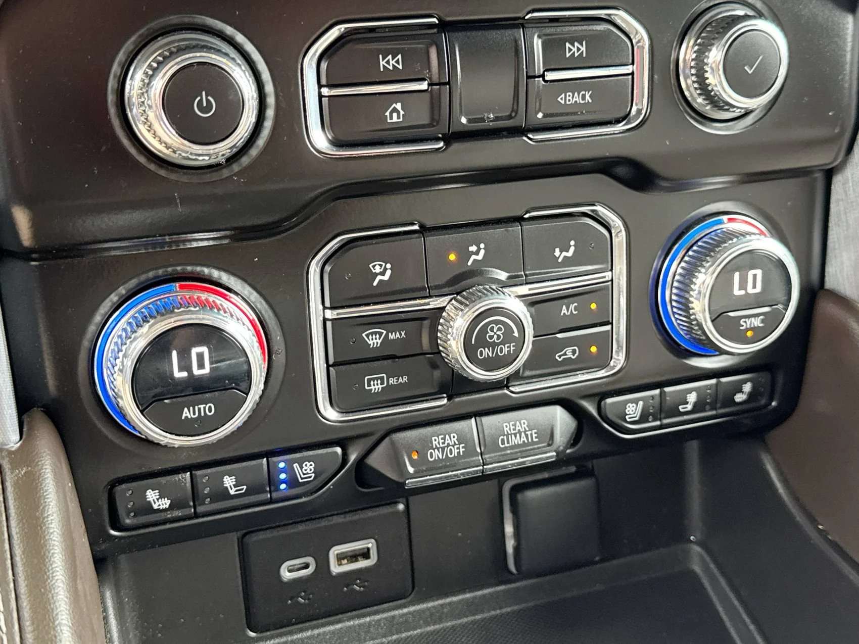 2023 GMC Yukon SLT - Photo 18