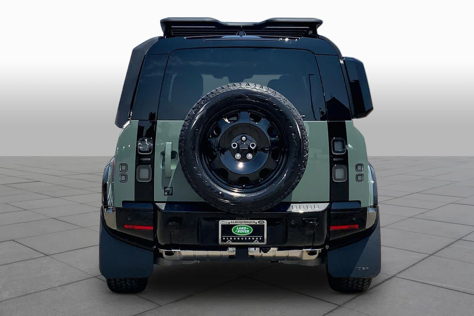 New 2026 GREEN Land Rover  image 4