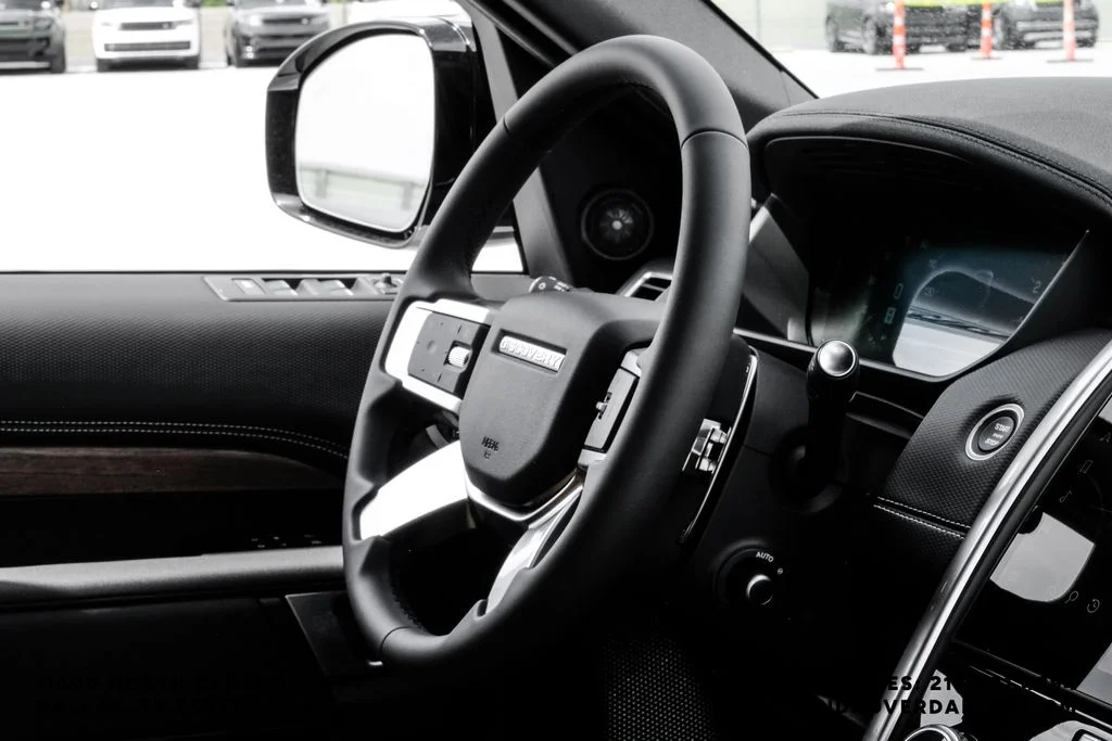 New 2026 Fuji White Land Rover Dynamic SE image 18