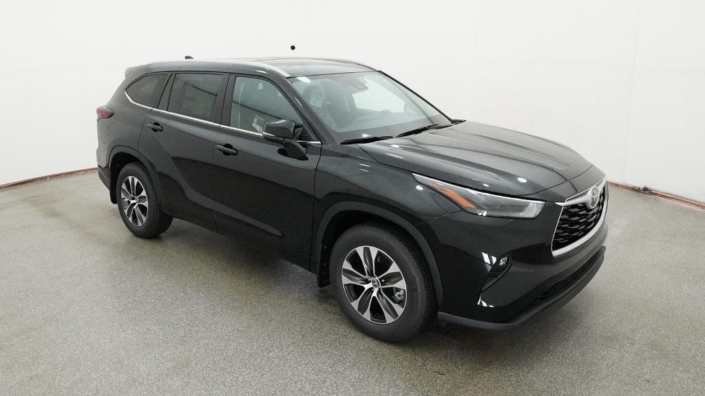 New 2026 Midnight Black Metallic Toyota XLE image 10