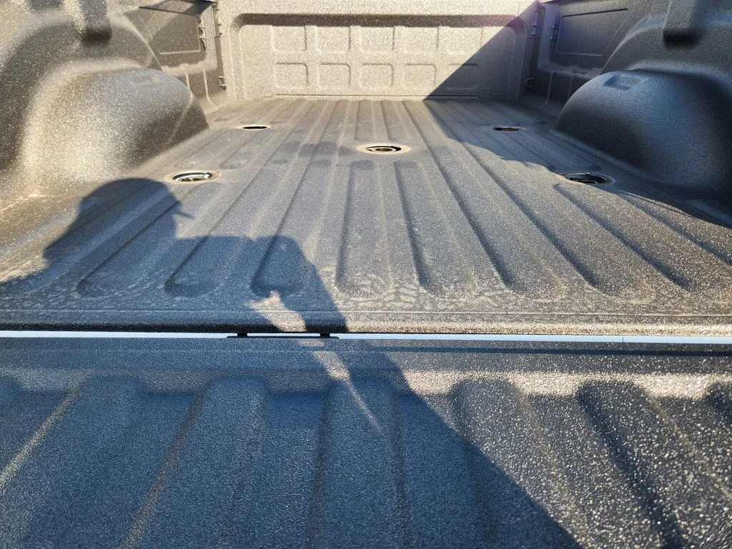 New 2026 Bright White Clear-Coat Exterior Paint RAM Tradesman image 25