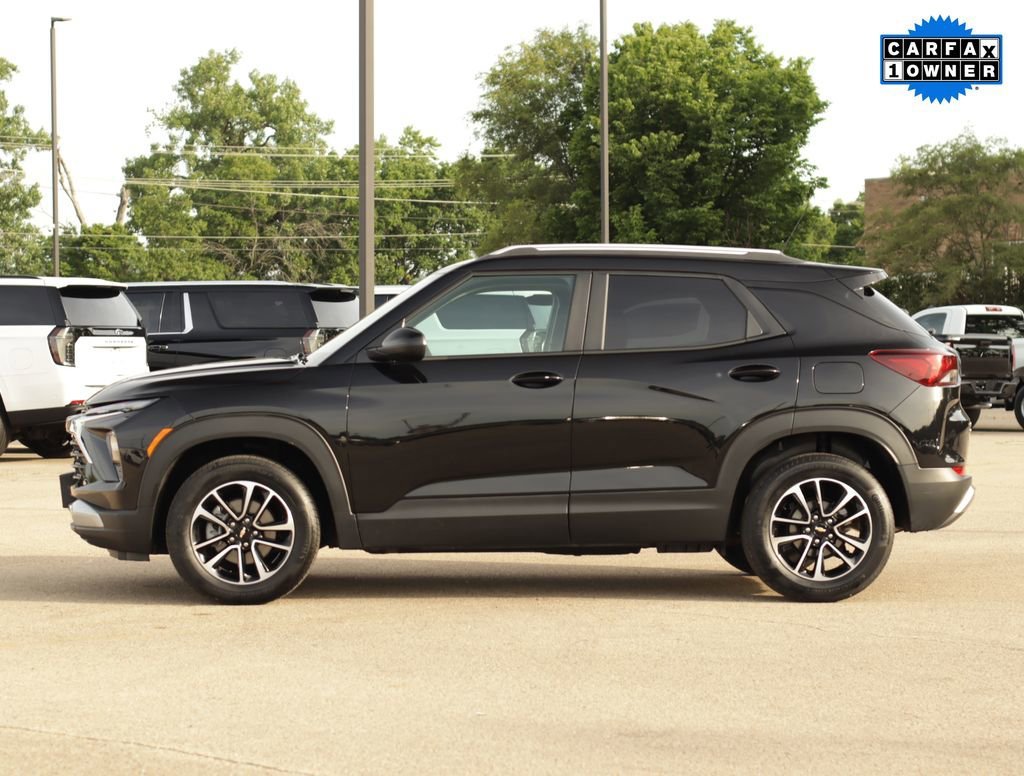 Used 2025 Mosaic Black Metallic Chevrolet LT image 4