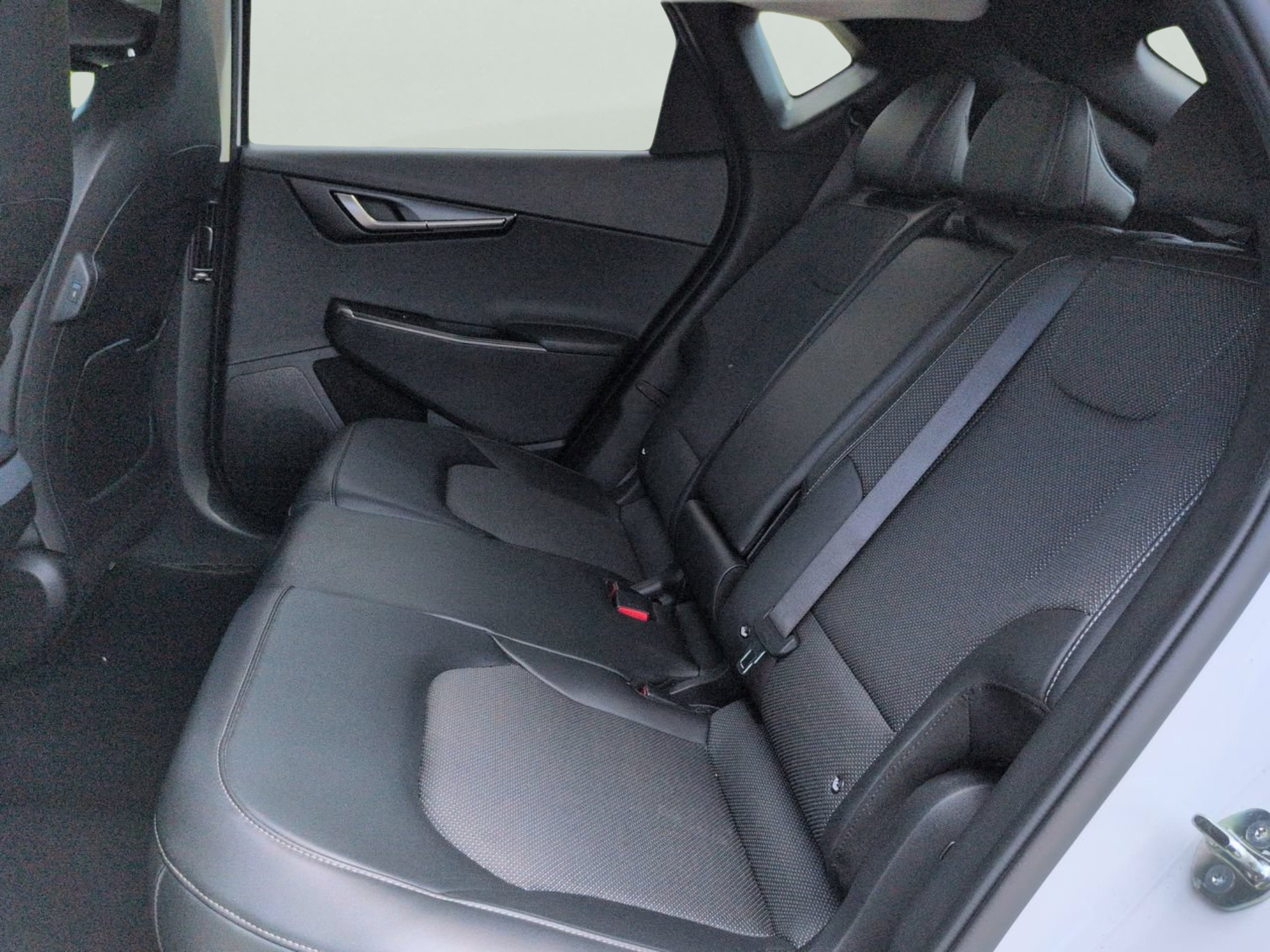 Certified Used 2025 Glacier White Pearl Kia Light image 11