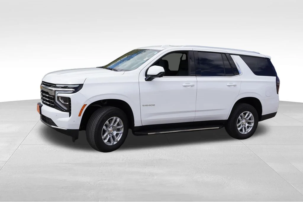 Used 2025 Summit White Chevrolet LT image 10