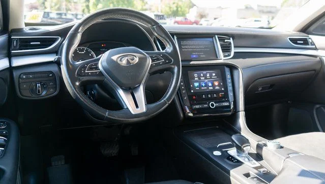 Used 2019 White INFINITI ESSENTIAL image 15