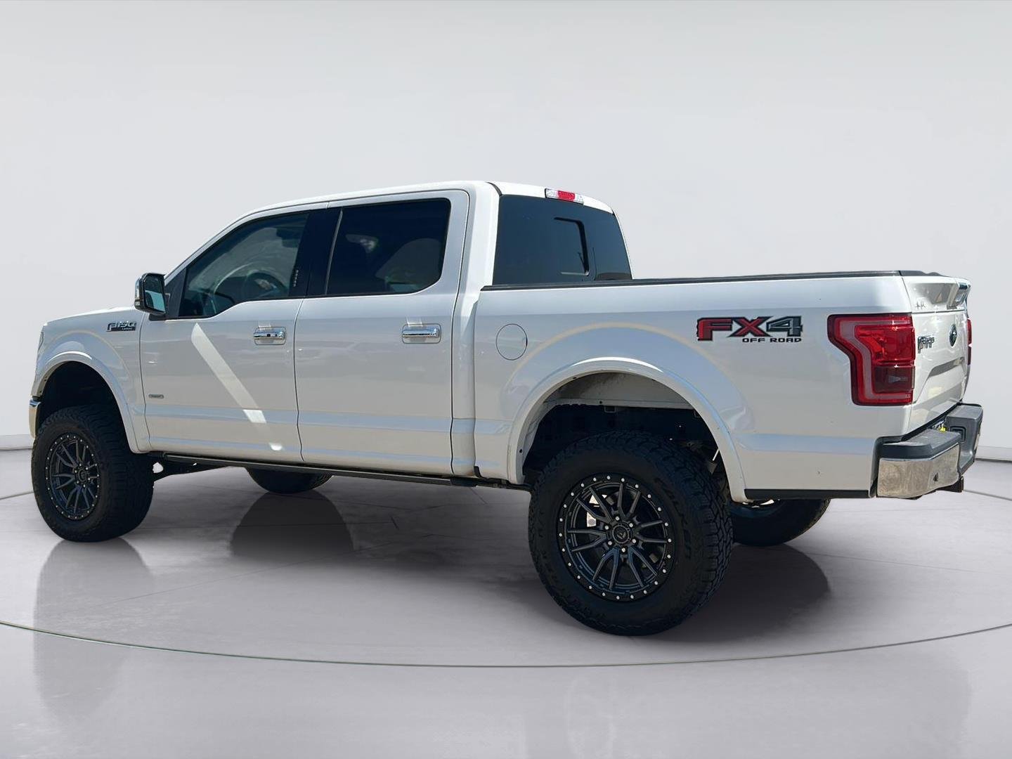 Used 2016 White Platinum Metallic Tri-Coat Ford Lariat image 6