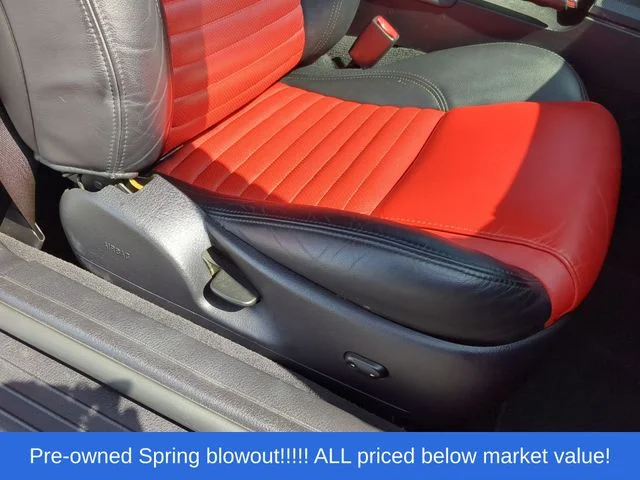Used 2003 Red Ford  image 37