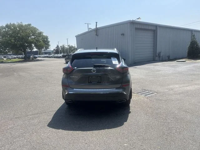 Used 2022 Gray Nissan Platinum image 6