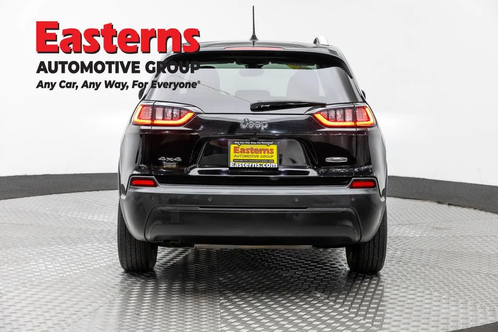 Used 2021 Black Jeep Latitude Plus image 6