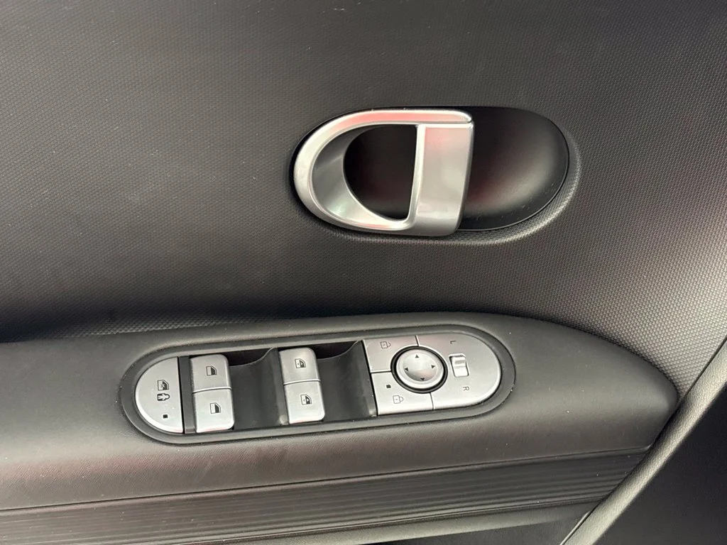 Used 2024 Gray Hyundai SEL image 25