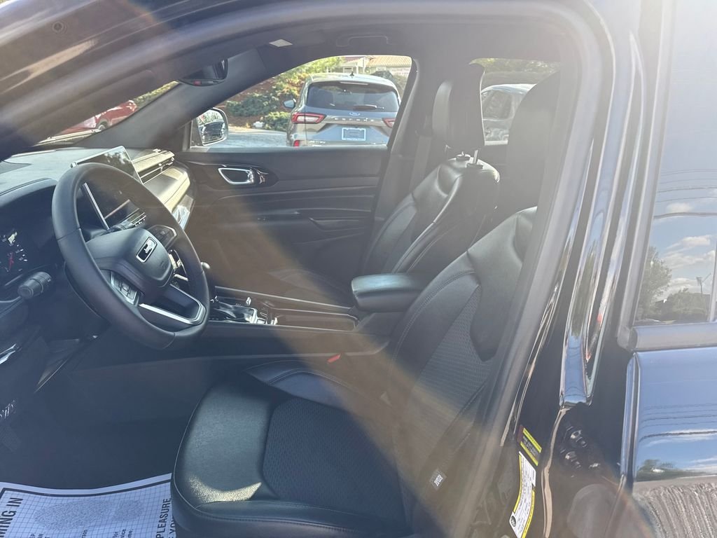 Used 2025 Black Jeep Latitude image 10