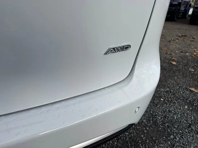 New 2026 Bright White Clear-Coat Exterior Paint Chrysler Pinnacle image 37