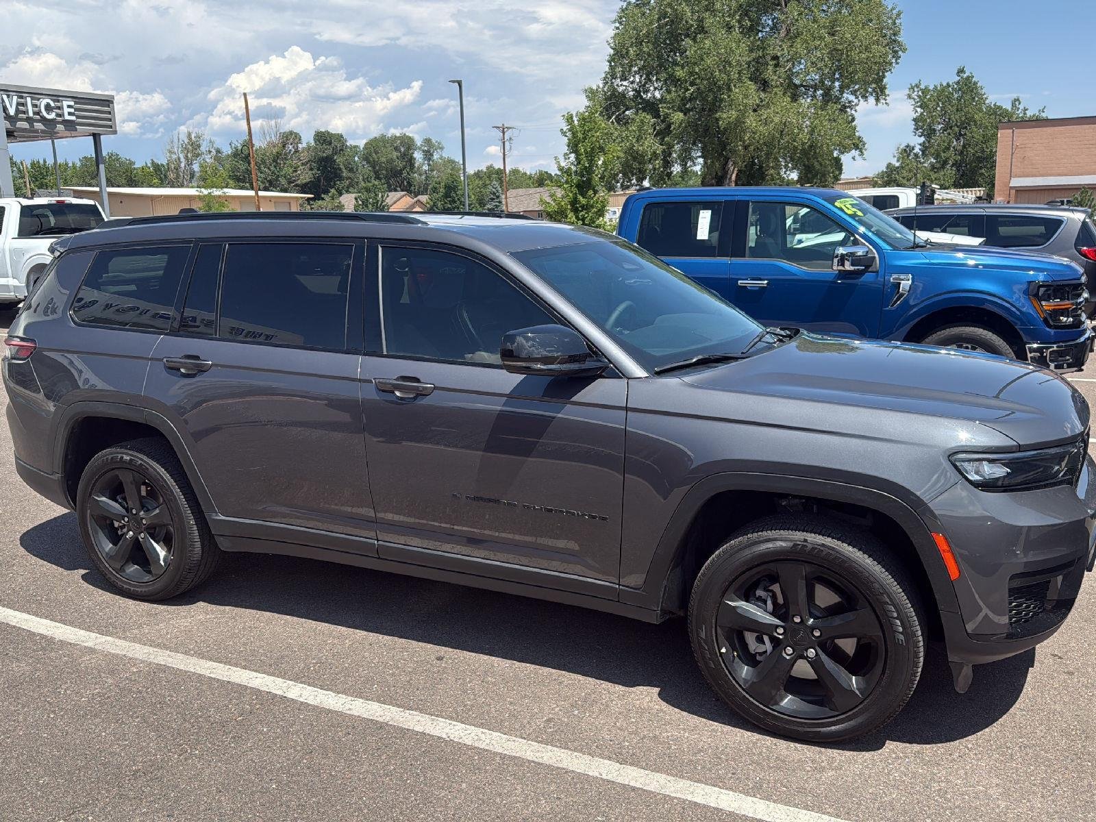 Used 2025 Baltic Gray Metallic Clearcoat Jeep Altitude X image 4