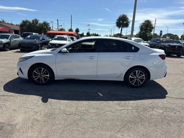 Used 2022 White Kia LXS image 6