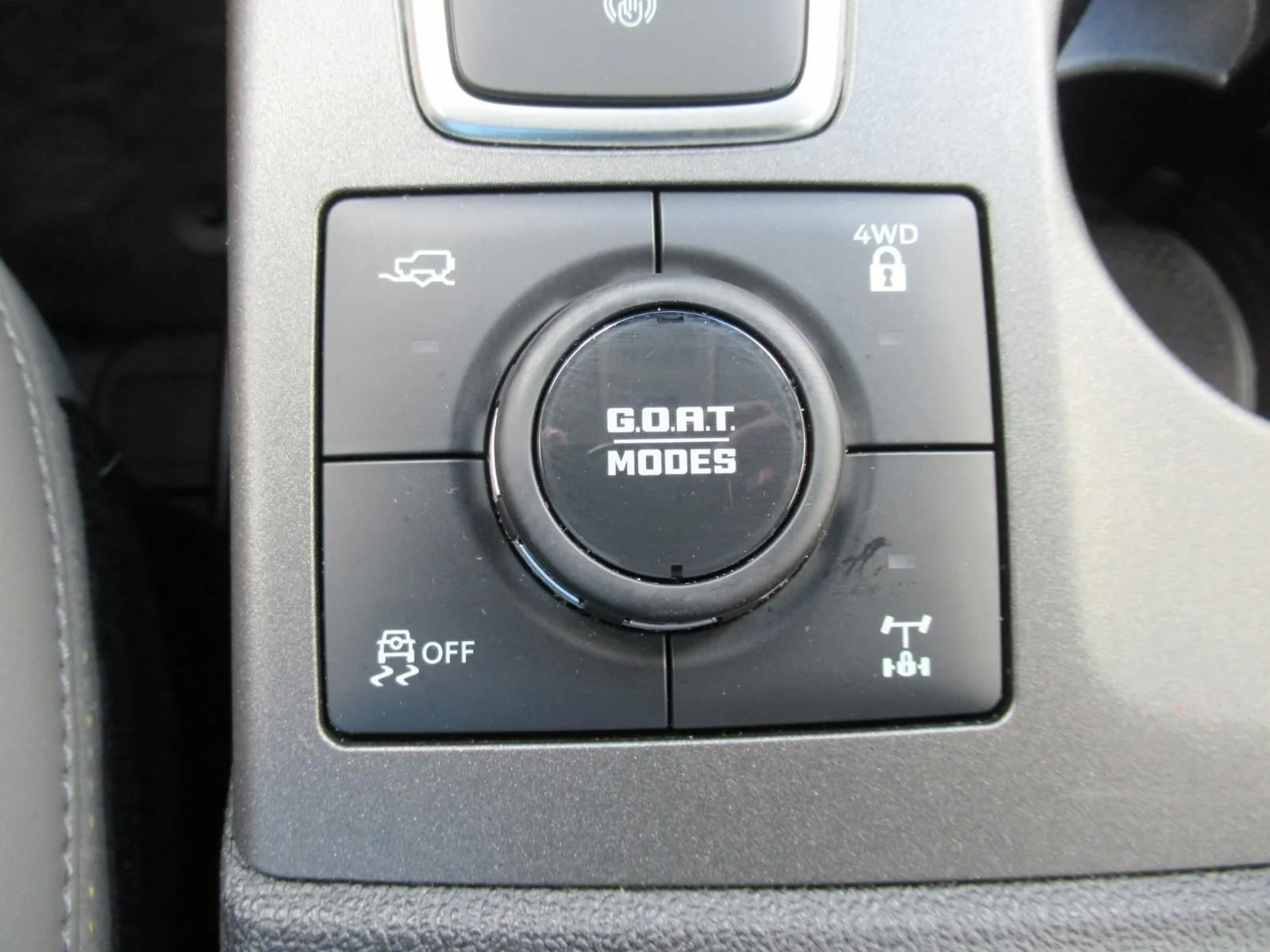 Used 2025 White Ford Badlands image 29