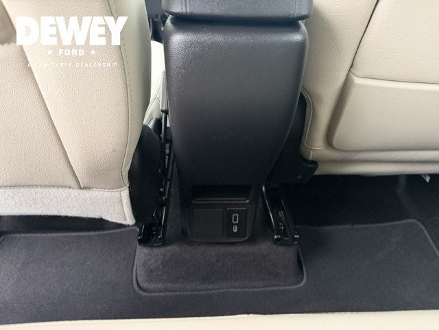 Used 2022 Summit White Buick Select image 24