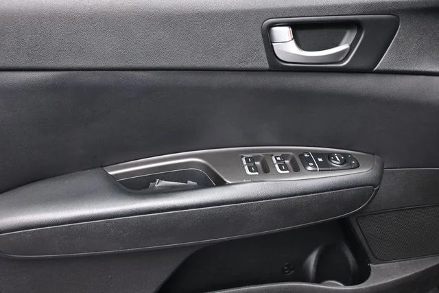 Used 2018 Black Kia S image 8