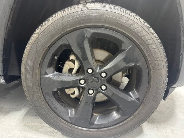 Used 2024 Gray Jeep Altitude X image 4
