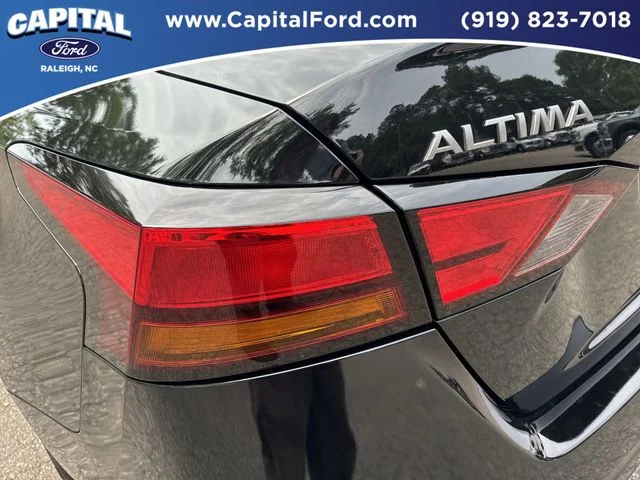 Used 2025 Black Nissan 2.5 SV image 15