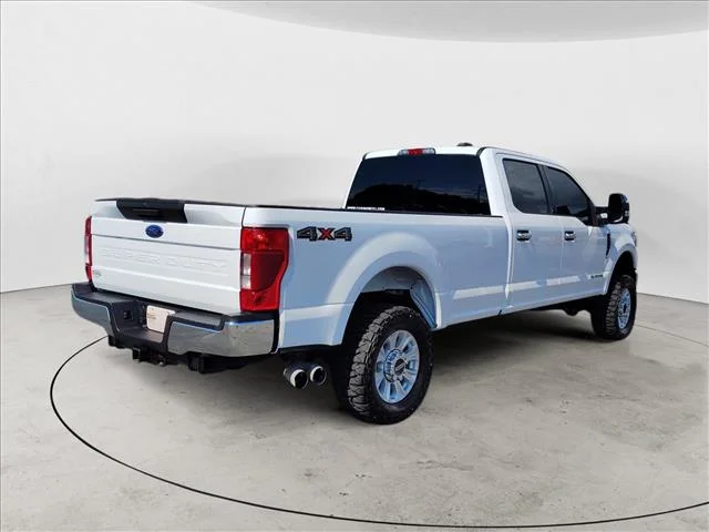 Used 2022 White Ford CREW XLT image 4
