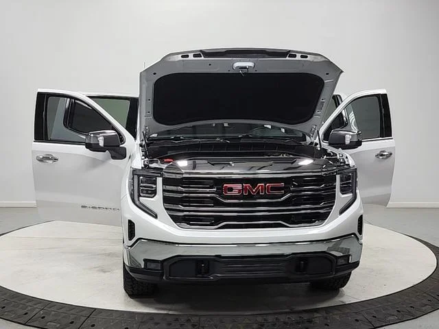 Used 2023 White GMC SLT image 10