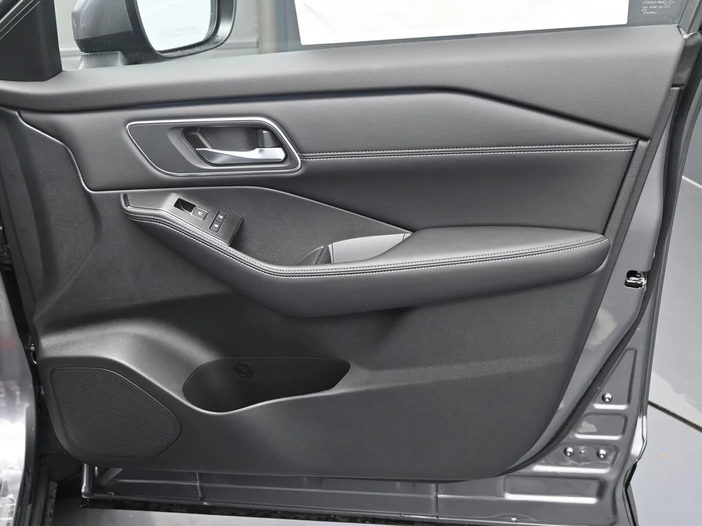 New 2026 Gray Nissan Platinum image 35