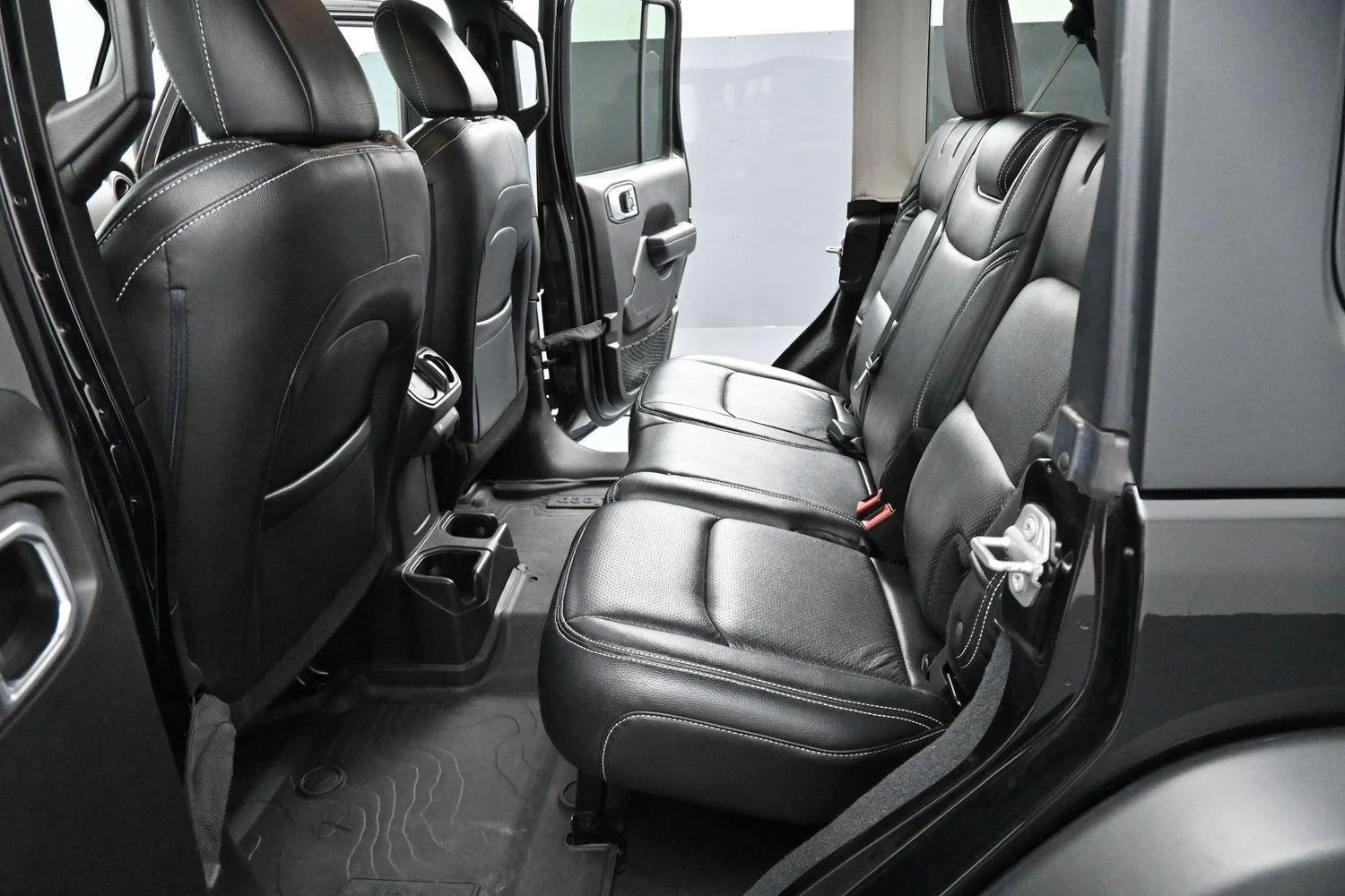 Used 2022 Black Clearcoat Jeep Unlimited Willys image 26