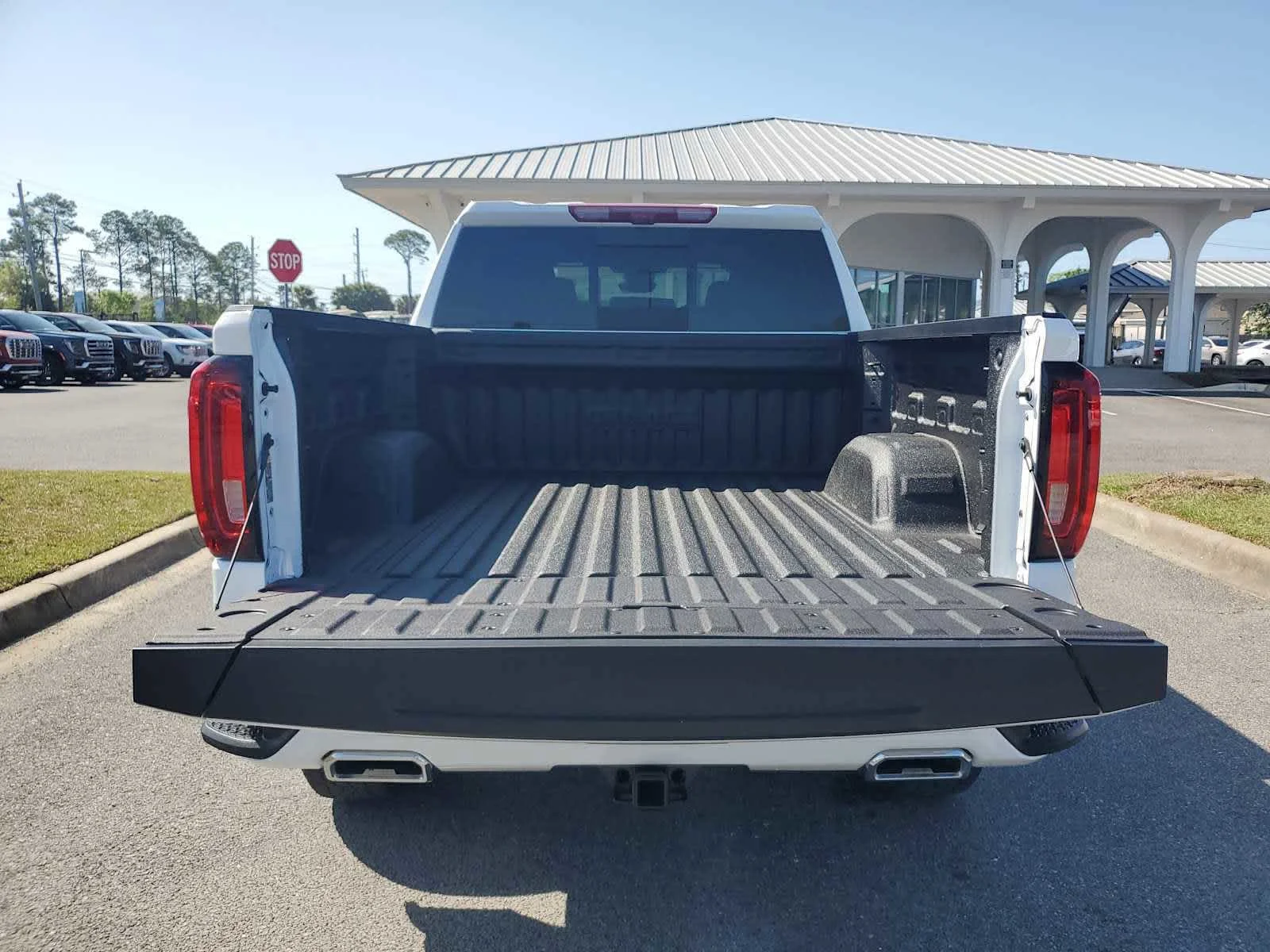 Used 2026 Summit White GMC AT4 image 5