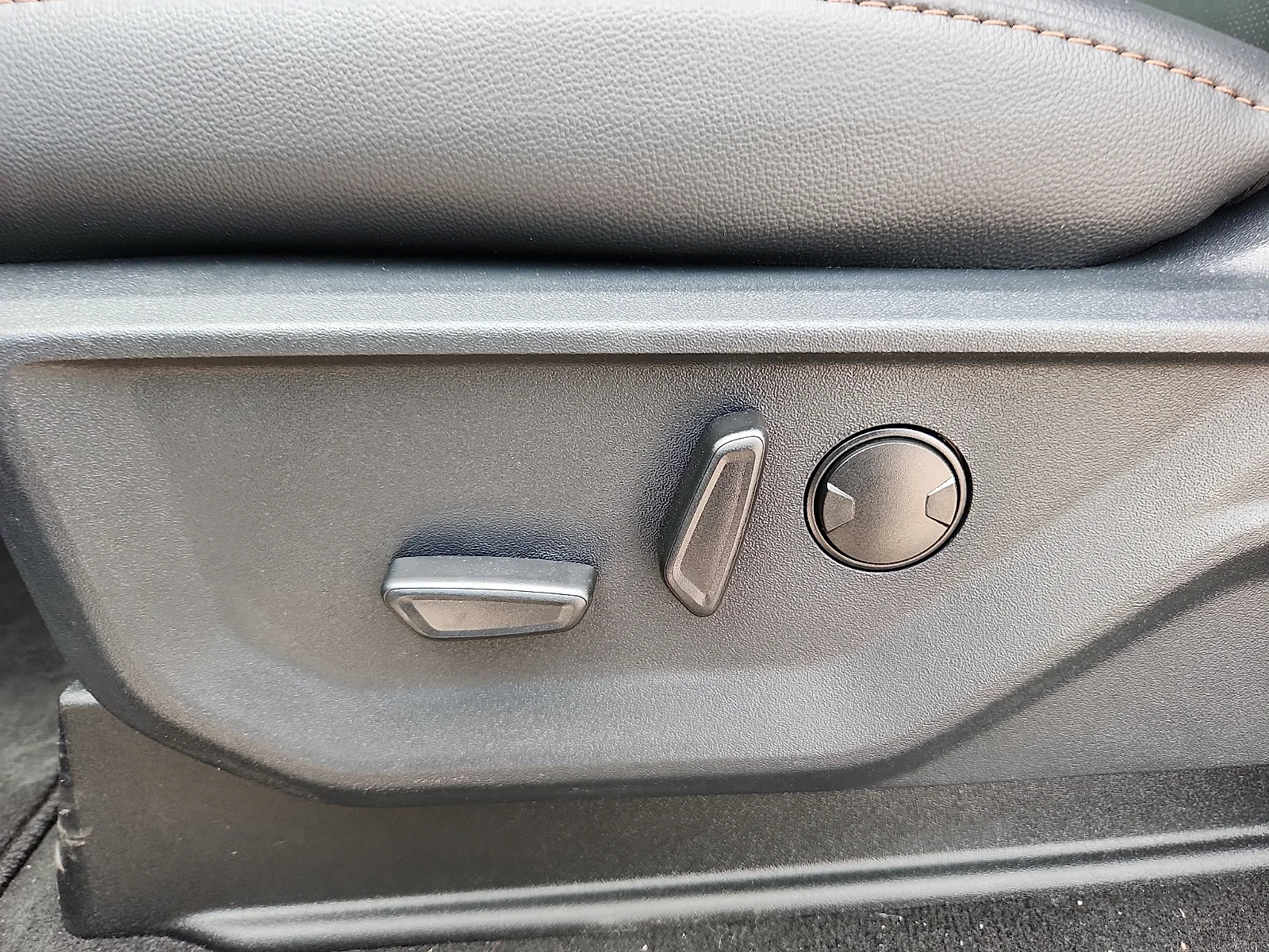 New 2026 Agate Black Metallic Ford F-250® Lariat® image 16