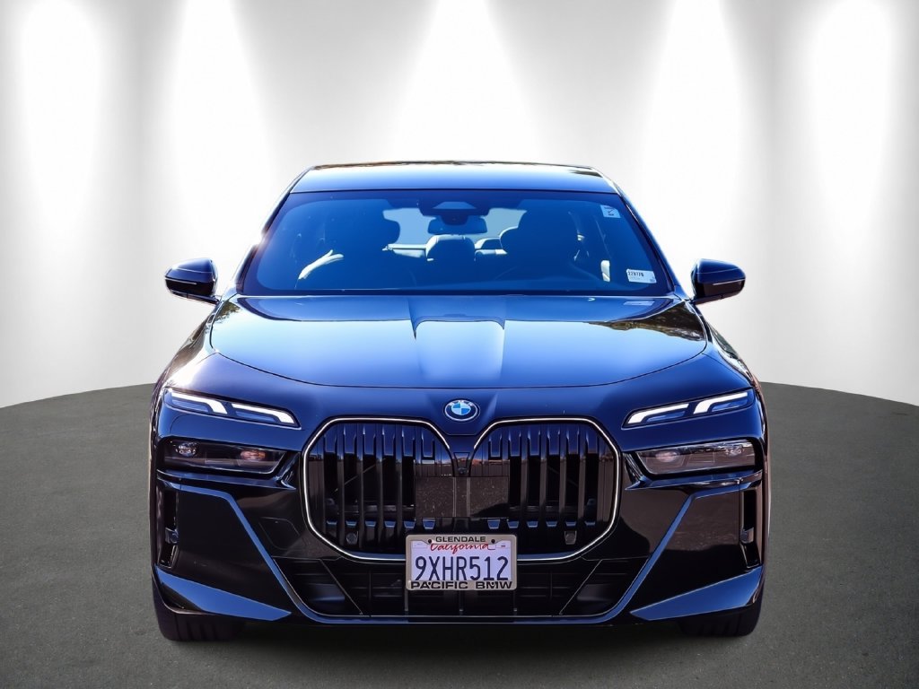 2026 BMW 7 Series photo 2