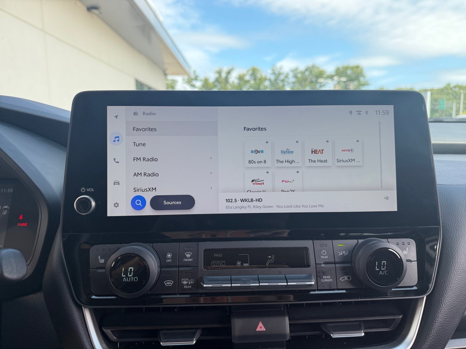 Used 2024 Cream Toyota XLE image 19