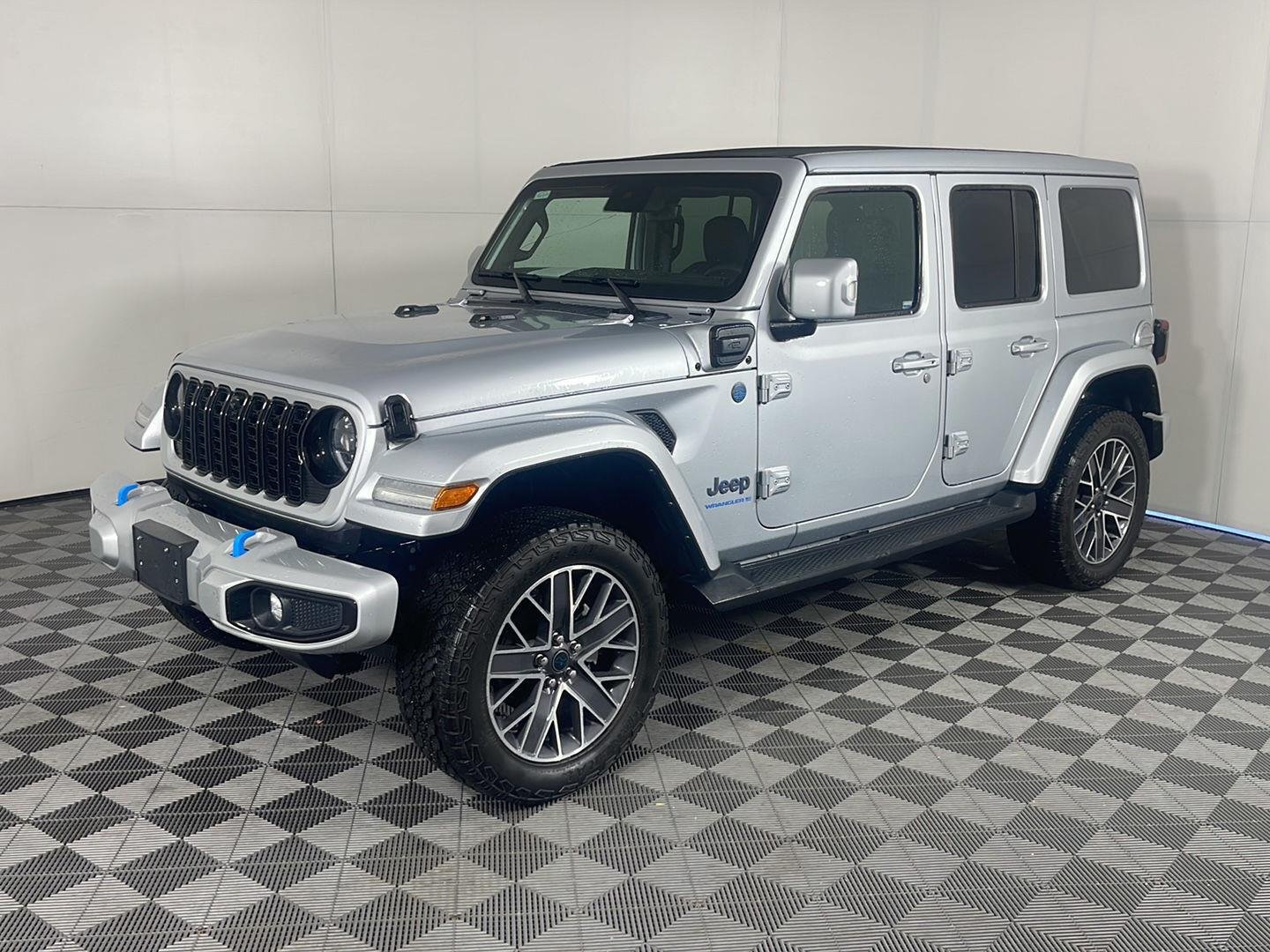 Used 2024 Silver Zynith Clearcoat Jeep High Altitude image 1