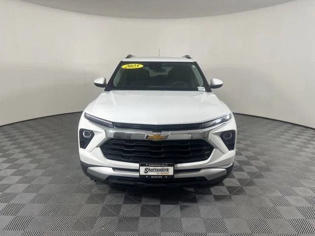 Used 2025 Summit White Chevrolet LT image 2