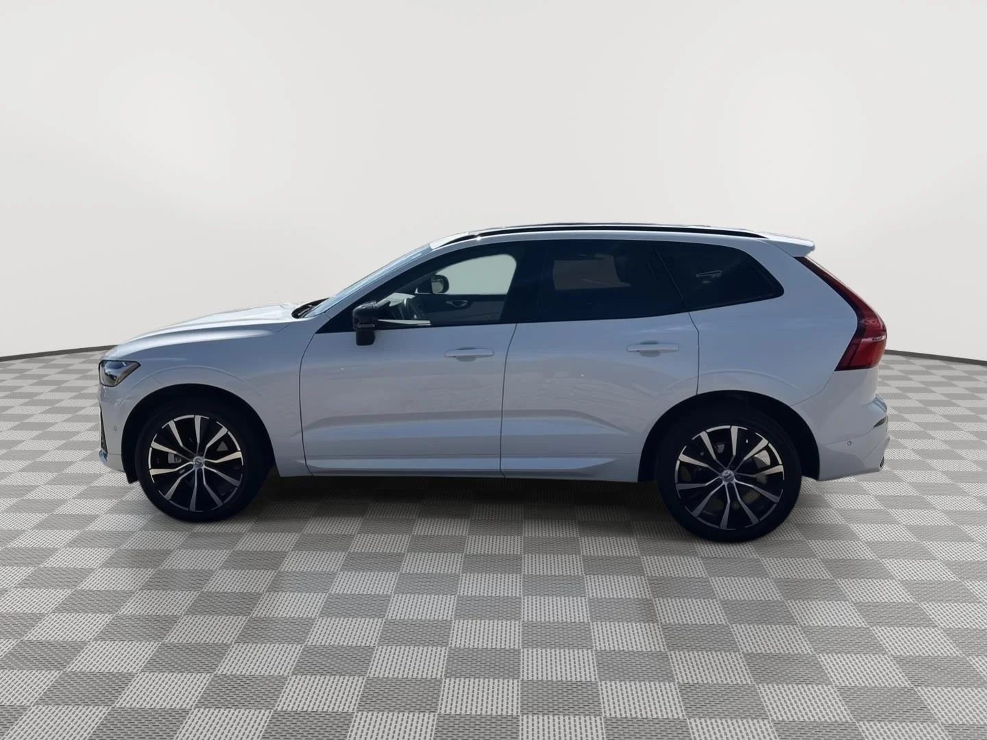 Used 2024  volvo Plus Dark Theme image 6