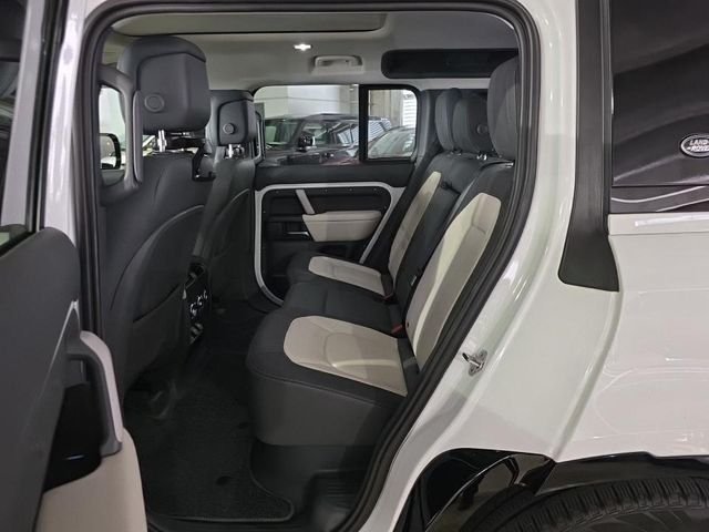 Used 2024 Fuji White Land Rover X-Dynamic SE image 10