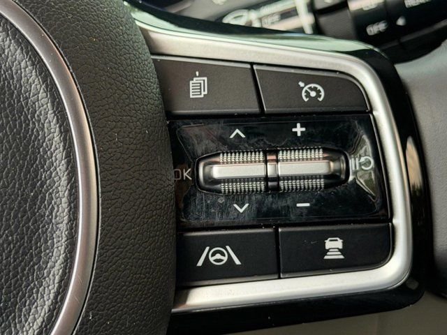 Used 2023 White Kia EX image 24